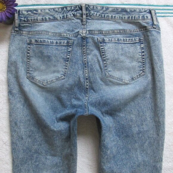 TORRID JEANS Size 14 Cuffed Boyfriend Crop Denim - Picture 3 of 7